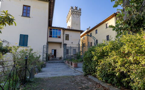Villa Treggiaia 12+2: Facade, Huis, Landgoed, Hacienda, Werf, Villa, Binnenplaats, Balkon