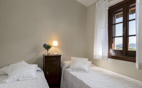 Villa Loredana 12: Meubilair, Interieur Ontwerp, Slaapkamer, Bed, Verdieping, Flooring, Kamer, Laken, Bedding, Plafond