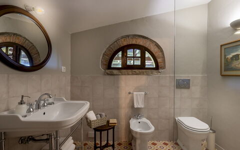 Villa Loredana 12: Muur, Interieur Ontwerp, Flooring, Loodgieterswerkinrichting, Wastafel In De Badkamer, Verdieping, Badkamer, Wastafel, Kraan, Loodgieter