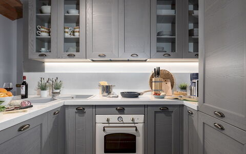 Villa Loredana 12: Keuken, Toestel Van De Keuken, Cabinetry, Major Appliance, Countertop, Interieur Ontwerp, Huishoudapparatuur, Meubilair, Kast, Fornuis