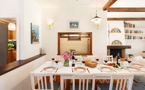 Villa Castiglione 9: Meubilair, Interieur Ontwerp, Plafond, Flooring, Tafel, Lichte Inrichting, Verlichting, Keuken En Eettafel, Kamer, Eetkamer