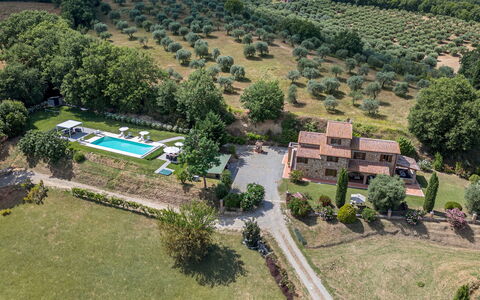 Villa Pianello 10: Woongebied, Huis, Landgoed, Huis, Tuin, Hacienda, Boerderij, Gazon, Villa, Landscaping