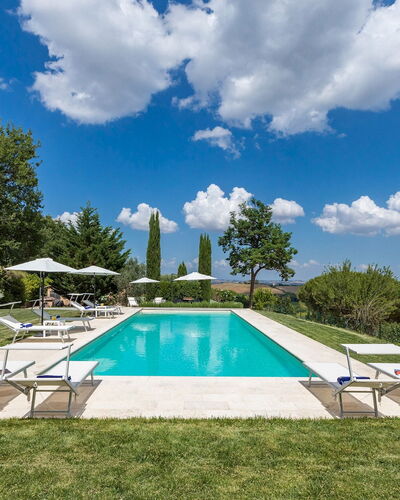 Villa Pianello 10: Zwembad, Tuin, Gazon, Landscaping, Landgoed, Buitenmeubels, Villa, Park, Toevlucht, Boerderij