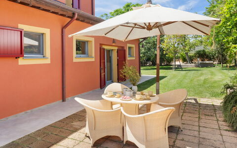Casale Ansedonia 8+1: Tuin, Stoel, Bloempot, Schaduw, Beits, Werf, Buitenmeubels, Kamerplant, Backyard, Landscaping