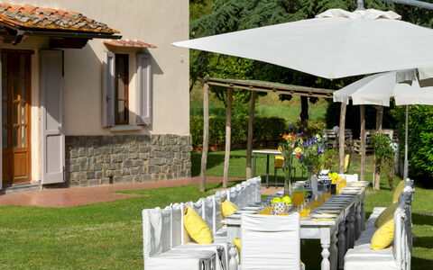 Valleverde 28+2: Meubilair, Tafel, Stoel, Buitenmeubels, Restaurant, Tafelkleed, Schaduw, Buitentafel, Paraplu, Tuin