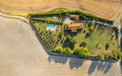 Villa Allodola 12: Landschap, Plain, Land Lot, Vogelperspectief, Huis, Landelijk Gebied, Veld, Plantage, Landgoed, Luchtfotografie