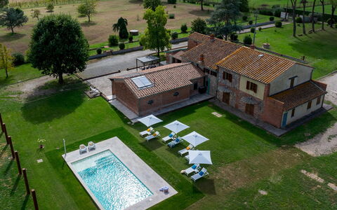 Tenuta Francigena 8: Landgoed, Gazon, Hacienda, Werf, Villa, Herenhuis, Boerderij, Zwembad, Backyard, Park
