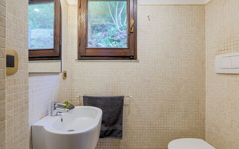 La Leopoldina 6: Muur, Loodgieterswerkinrichting, Flooring, Badkamer, Verdieping, Interieur Ontwerp, Loodgieter, Kraan, Toilet, Huis