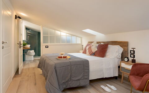 La Villanella 6: Meubilair, Bed, Interieur Ontwerp, Slaapkamer, Bedding, Flooring, Verdieping, Muur, Kamer, Laken