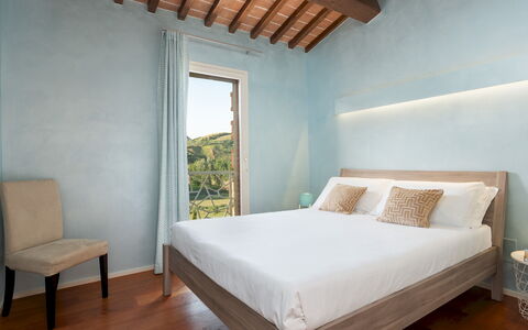 Podere Terranuova 10+2: Slaapkamer, Muur, Bed, Interieur Ontwerp, Hout, Linens, Bedding, Laken, Meubilair, Verdieping