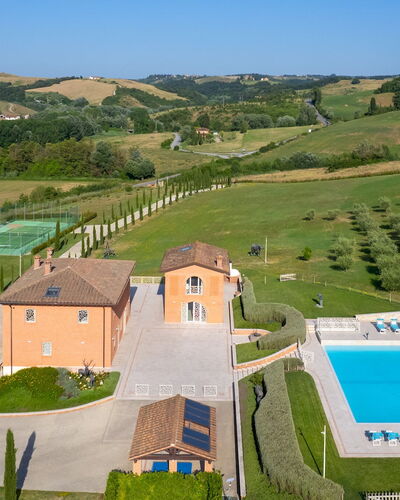 Podere Terranuova 10+2: Zwembad, Landgoed, Vrije Tijd, Toevlucht, Gazon, Hacienda, Villa, Boerderij, Werf, Landscaping