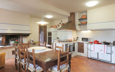 Il Cerreto 11: Meubilair, Interieur Ontwerp, Flooring, Keuken, Plafond, Hout, Verdieping, Kamer, Cabinetry, Countertop