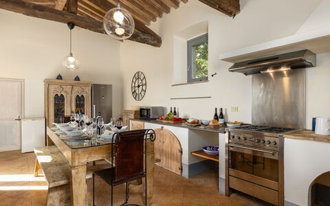 Villa dei Rosmarini 8: Keuken, Interieur Ontwerp, Meubilair, Flooring, Countertop, Hout, Toestel Van De Keuken, Plafond, Cabinetry, Verdieping
