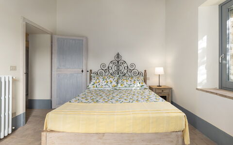 Villa dei Rosmarini 8: Slaapkamer, Interieur Ontwerp, Bed, Meubilair, Laken, Bedding, Flooring, Verdieping, Linens, Kamer