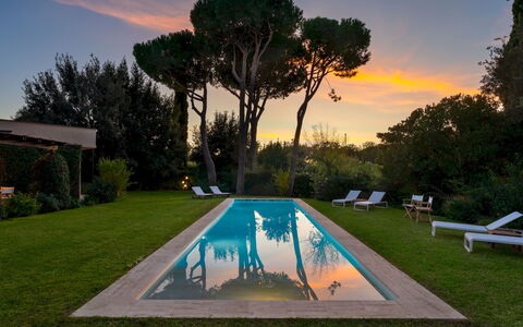 Villa Puntala 10: Zwembad, Blauw, Toevlucht, Tuin, Buitenmeubels, Thermae, Landgoed, Landscaping, Gazon, Schaduw