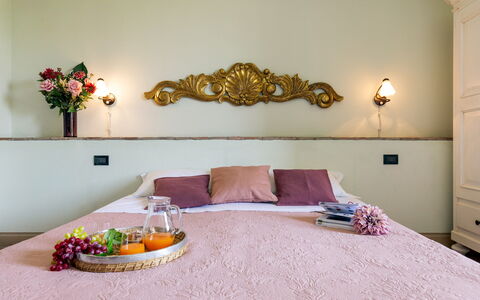 Casale Fienile 8: Interieur Ontwerp, Slaapkamer, Meubilair, Bed, Laken, Textiel, Bedding, Linens, Kamer, Verlichting