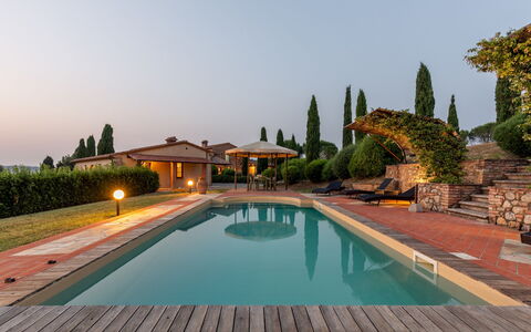 Casale Teatro 10: Zwembad, Landgoed, Hacienda, Eco Hotel, Villa, Landscaping, Toevlucht, Boerderij, Binnenplaats, Haag