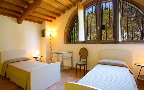La Magia 8+2: Interieur Ontwerp, Meubilair, Bed, Slaapkamer, Plafond, Laken, Kamer, Verdieping, Flooring, Bedding
