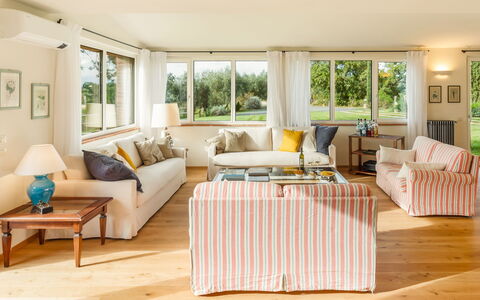 Casale Ombrone 11: Meubilair, Interieur Ontwerp, Flooring, Bankstel, Verdieping, Hout, Plafond, Kamer, Woonkamer, Tafel