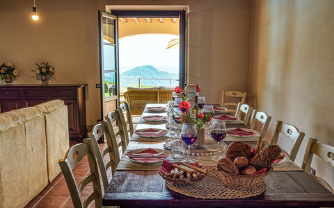 Villa Jasmine 8: Meubilair, Tafel, Keuken En Eettafel, Eetkamer, Stoel, Tableware, Barware, Drinkware, Serveware, Restaurant