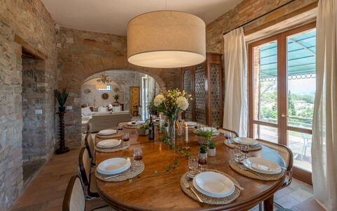 Villa la Pizzichina 10: Meubilair, Interieur Ontwerp, Muur, Tafel, Stoel, Keuken En Eettafel, Plafond, Flooring, Eetkamer, Verlichting