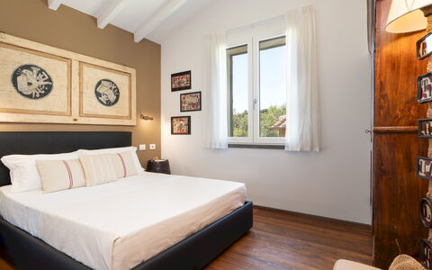 Villa la Casina 4: Meubilair, Bed, Interieur Ontwerp, Slaapkamer, Bedding, Hout, Laken, Kamer, Huis, Flooring