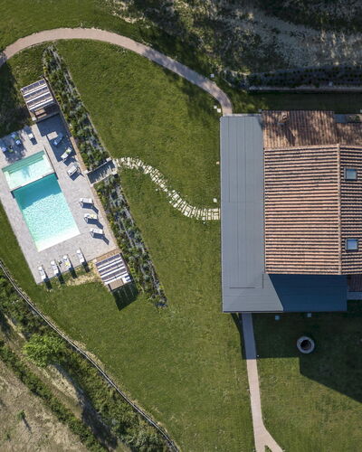 Agriresort Bacaringhe 13: Zwembad, Landgoed, Gazon, Vrije Tijd, Tuin, Verblijf, Backyard, Landscaping, Boerderij, Werf