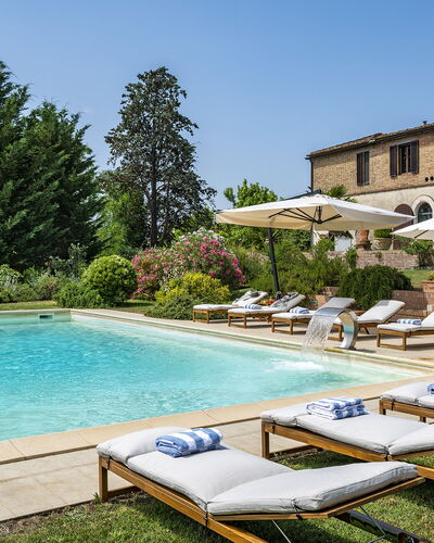 Podere Casanovina 12: Zwembad, Buitenmeubels, Toevlucht, Ligstoel, Landgoed, Paraplu, Villa, Hotel, Hacienda, Tuin