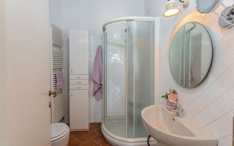 La Collina degli Ulivi 8+2: Interieur Ontwerp, Flooring, Verdieping, Loodgieterswerkinrichting, Kamer, Plafond, Verlichting, Meubilair, Badkamer, Loodgieter