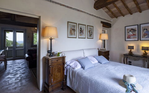 Villa Aperolli 4: Meubilair, Bed, Slaapkamer, Muur, Laken, Bedding, Huis, Bed Frame, Huis, Interieur Ontwerp