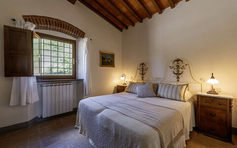 Muricciaglia 14: Muur, Meubilair, Slaapkamer, Flooring, Bed, Interieur Ontwerp, Huis, Verdieping, Kamer, Bedding