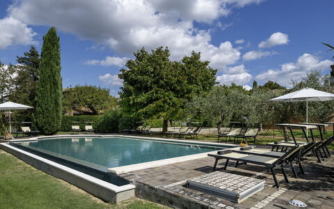 Podere Gellino 14: Zwembad, Boom, Buitenmeubels, Tuin, Schaduw, Ligstoel, Toevlucht, Landgoed, Landscaping, Backyard