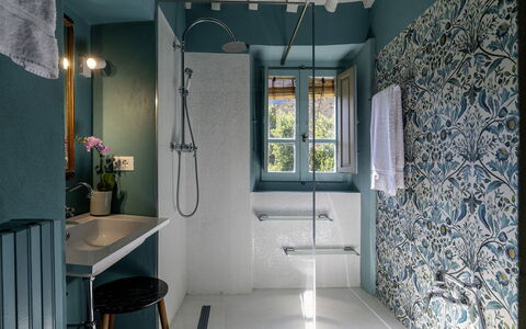 Case Novole 10: Blauw, Muur, Loodgieterswerkinrichting, Badkamer, Interieur Ontwerp, Wastafel In De Badkamer, Wastafel, Flooring, Kraan, Loodgieter