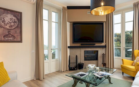 Villa Francesca 10: Meubilair, Interieur Ontwerp, Flooring, Woonkamer, Huis, Verdieping, Kamer, Verlichting, Stoel, Plafond