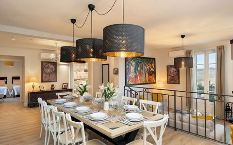 Villa Francesca 10: Meubilair, Interieur Ontwerp, Stoel, Tafel, Flooring, Eetkamer, Lichte Inrichting, Keuken En Eettafel, Plafond, Verlichting