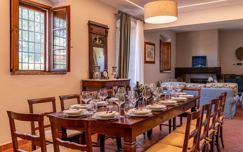 Podere Sant'Eugenio 14: Meubilair, Interieur Ontwerp, Tafel, Hout, Stoel, Flooring, Eetkamer, Keuken En Eettafel, Kamer, Verlichting