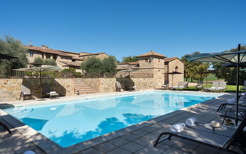 Villa le Beringhe 30: Zwembad, Toevlucht, Landgoed, Buitenmeubels, Villa, Hotel, Hacienda, Eco Hotel
