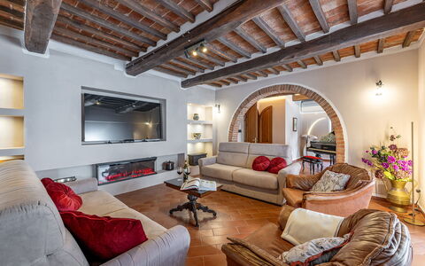 La Burraia 18: Meubilair, Interieur Ontwerp, Muur, Flooring, Bankstel, Plafond, Hout, Verdieping, Kamer, Woonkamer