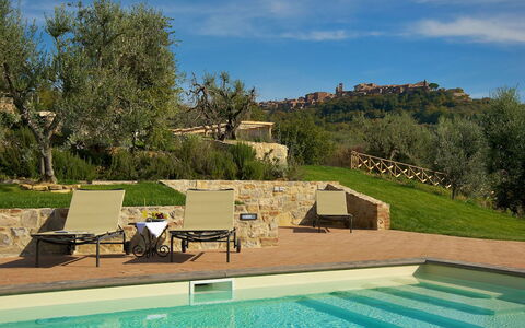 Terra San Raffaele 10+3: Zwembad, Land Lot, Tuin, Landgoed, Landscaping, Hacienda, Buitenmeubels, Toevlucht, Villa, Ligstoel