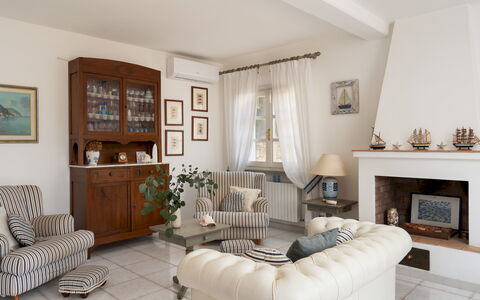 Villa Perelle 8: Meubilair, Interieur Ontwerp, Bankstel, Flooring, Hout, Woonkamer, Kamer, Verdieping, Verlichting, Tafel