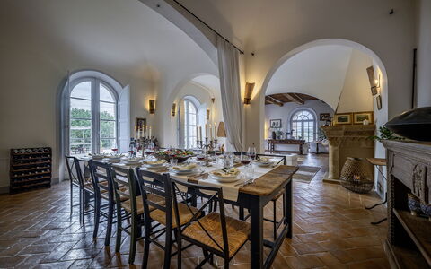 Podere Vernine di Sotto 14: Meubilair, Interieur Ontwerp, Tafel, Stoel, Keuken En Eettafel, Eetkamer, Flooring, Plafond, Kamer, Glas
