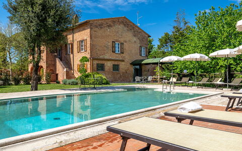 Sangiovese 14: Zwembad, Woongebied, Landgoed, Buitenmeubels, Tuin, Hacienda, Paraplu, Villa, Landscaping, Stoel