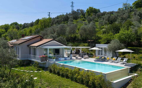 Villa Lunezia 6: Zwembad, Huis, Toevlucht, Woongebied, Huis, Landgoed, Buitenmeubels, Eco Hotel, Verblijf, Villa
