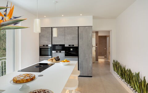 Villa Lunezia 6: Meubilair, Interieur Ontwerp, Flooring, Muur, Verdieping, Keuken, Countertop, Hout, Plafond, Huis