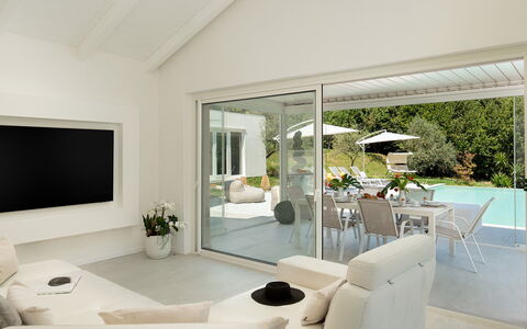 Villa Lunezia 6: Interieur Ontwerp, Plafond, Flooring, Verdieping, Huis, Meubilair, Bankstel, Woonkamer, Deur