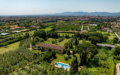 Villa Collegigliato 8: Landschap, Vogelperspectief, Plain, Land Lot, Landgoed, Luchtfotografie, Plantage, Tuin, Landscaping, Veld