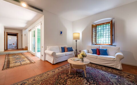 Villa Collegigliato 8: Interieur Ontwerp, Flooring, Meubilair, Verdieping, Plafond, Bankstel, Kamer, Tafel, Woonkamer, Huis