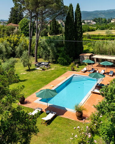 Villa Collegigliato 8: Zwembad, Toevlucht, Eco Hotel, Tuin, Landgoed, Ligstoel, Hacienda, Landscaping, Villa, Buitenmeubels