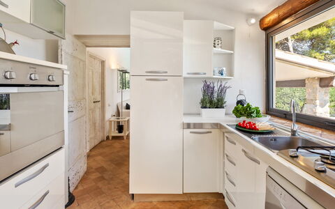 Villa Althaea 6: Toestel Van De Keuken, Keuken, Countertop, Major Appliance, Interieur Ontwerp, Cabinetry, Meubilair, Flooring, Huishoudapparatuur, Hout