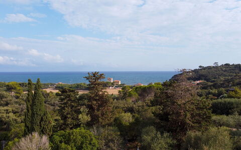 Villa Althaea 6: Lucht, Blauw, Horizon, Vegetation, Plantengemeenschap, Zee, Oceaan, Shrubland, Kust, Tropen